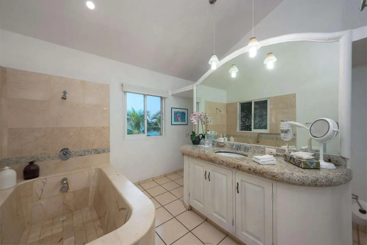 Beachfront Salinas House 푸에르토 발라타